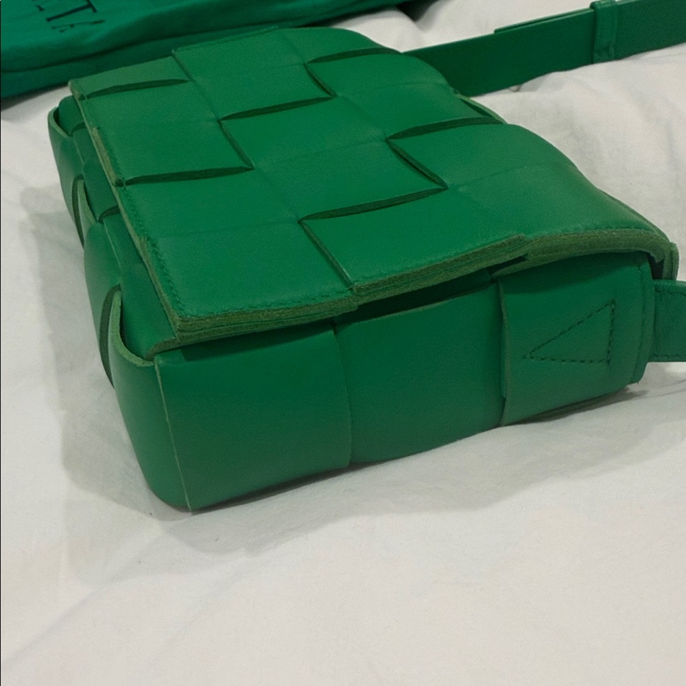 Bottega Veneta Emerald Green Crossbody Bag - Picture 3 of 7